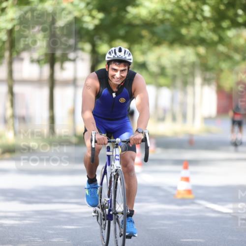 11.08.2024 - GEWOBA Citytriathlon Bremen H.Heesch http://msf.ph/oto/6776562 11.08.2024 11:44:36 Radfahren 763, 833, 836, 855 meine-sportfotos.de