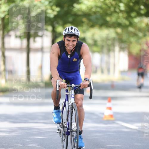 11.08.2024 - GEWOBA Citytriathlon Bremen H.Heesch http://msf.ph/oto/6776565 11.08.2024 11:44:36 Radfahren 763, 833, 836, 855 meine-sportfotos.de
