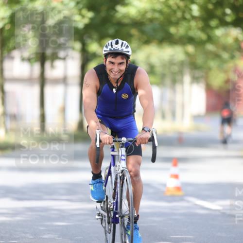 11.08.2024 - GEWOBA Citytriathlon Bremen H.Heesch http://msf.ph/oto/6776568 11.08.2024 11:44:36 Radfahren 763, 833, 836, 855 meine-sportfotos.de