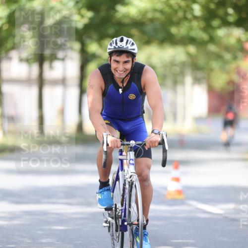 11.08.2024 - GEWOBA Citytriathlon Bremen H.Heesch http://msf.ph/oto/6776572 11.08.2024 11:44:36 Radfahren 763, 833, 836, 855 meine-sportfotos.de