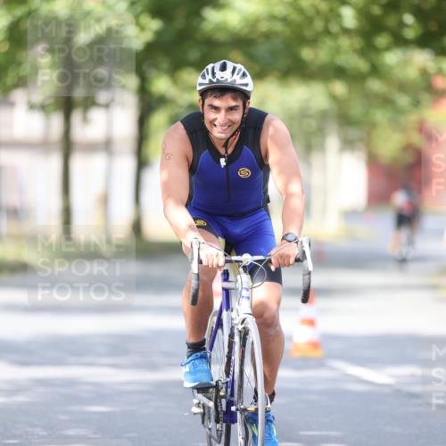 11.08.2024 - GEWOBA Citytriathlon Bremen H.Heesch http://msf.ph/oto/6776575 11.08.2024 11:44:36 Radfahren 763, 833, 836, 855 meine-sportfotos.de