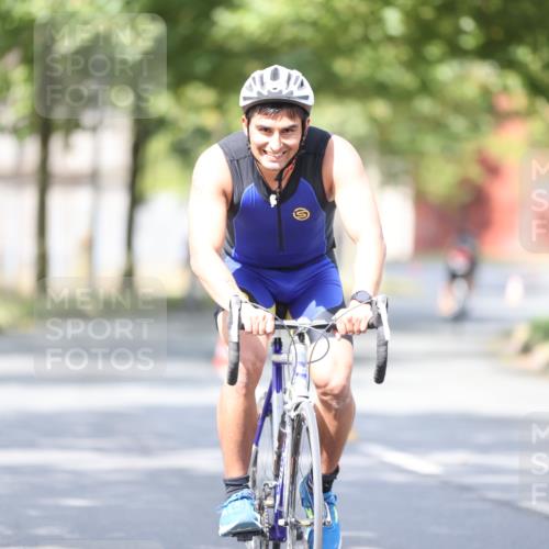 11.08.2024 - GEWOBA Citytriathlon Bremen H.Heesch http://msf.ph/oto/6776580 11.08.2024 11:44:36 Radfahren 763, 833, 836, 855 meine-sportfotos.de