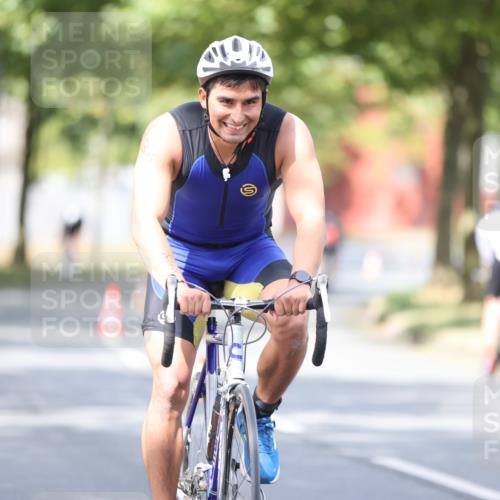 11.08.2024 - GEWOBA Citytriathlon Bremen H.Heesch http://msf.ph/oto/6776587 11.08.2024 11:44:36 Radfahren 763, 833, 836, 855 meine-sportfotos.de