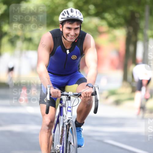 11.08.2024 - GEWOBA Citytriathlon Bremen H.Heesch http://msf.ph/oto/6776589 11.08.2024 11:44:36 Radfahren 763, 833, 836, 855 meine-sportfotos.de