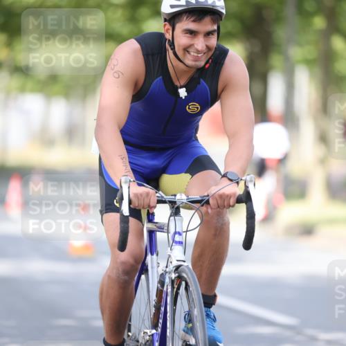 11.08.2024 - GEWOBA Citytriathlon Bremen H.Heesch http://msf.ph/oto/6776598 11.08.2024 11:44:36 Radfahren 763, 833, 836, 855 meine-sportfotos.de