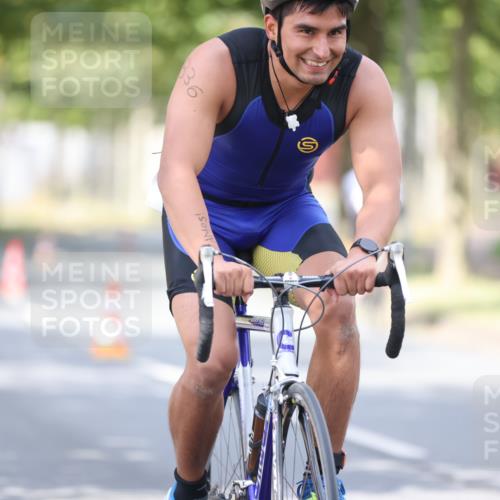 11.08.2024 - GEWOBA Citytriathlon Bremen H.Heesch http://msf.ph/oto/6776599 11.08.2024 11:44:36 Radfahren 763, 833, 836, 855 meine-sportfotos.de