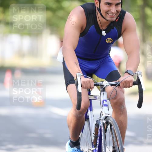 11.08.2024 - GEWOBA Citytriathlon Bremen H.Heesch http://msf.ph/oto/6776602 11.08.2024 11:44:36 Radfahren 763, 833, 836, 855 meine-sportfotos.de