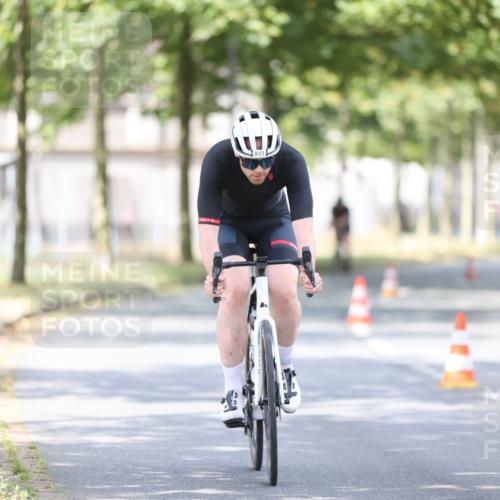 11.08.2024 - GEWOBA Citytriathlon Bremen H.Heesch http://msf.ph/oto/6776608 11.08.2024 11:44:42 Radfahren 763, 833, 836, 855 meine-sportfotos.de