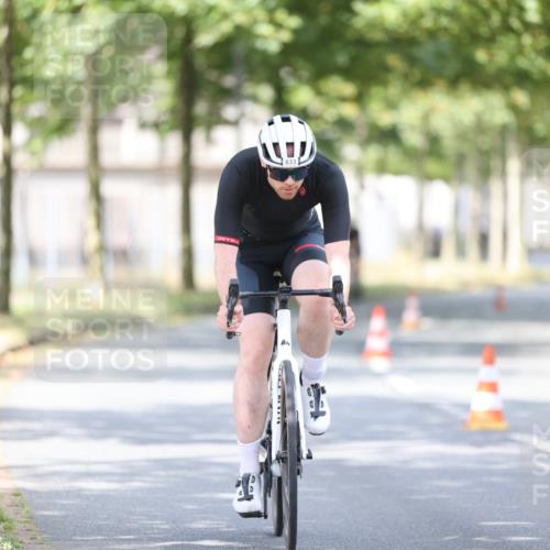 11.08.2024 - GEWOBA Citytriathlon Bremen H.Heesch http://msf.ph/oto/6776614 11.08.2024 11:44:42 Radfahren 763, 833, 836, 855 meine-sportfotos.de