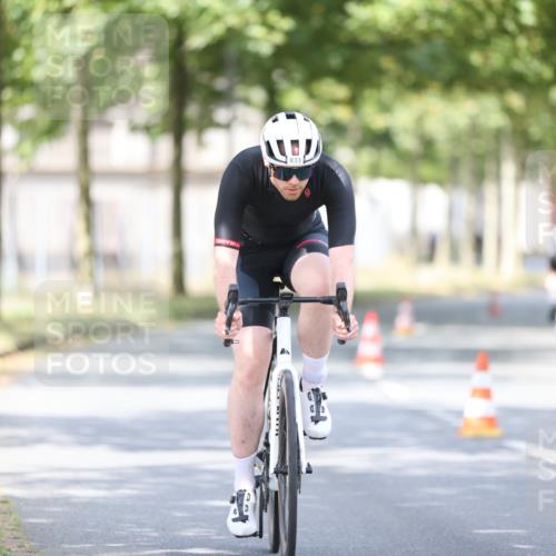 11.08.2024 - GEWOBA Citytriathlon Bremen H.Heesch http://msf.ph/oto/6776617 11.08.2024 11:44:42 Radfahren 763, 833, 836, 855 meine-sportfotos.de