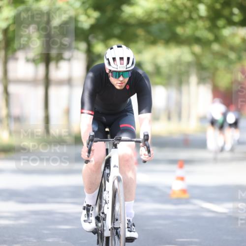 11.08.2024 - GEWOBA Citytriathlon Bremen H.Heesch http://msf.ph/oto/6776629 11.08.2024 11:44:42 Radfahren 763, 833, 836, 855 meine-sportfotos.de