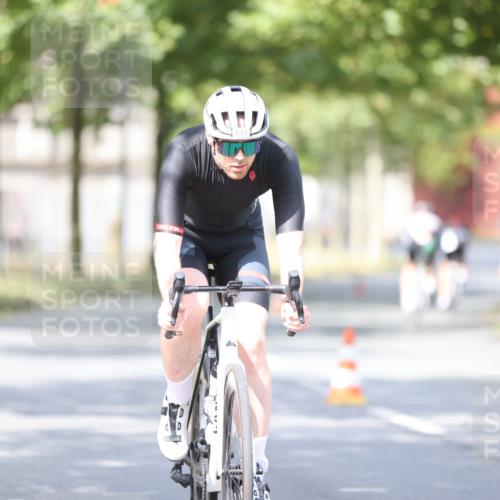 11.08.2024 - GEWOBA Citytriathlon Bremen H.Heesch http://msf.ph/oto/6776632 11.08.2024 11:44:42 Radfahren 763, 833, 836, 855 meine-sportfotos.de