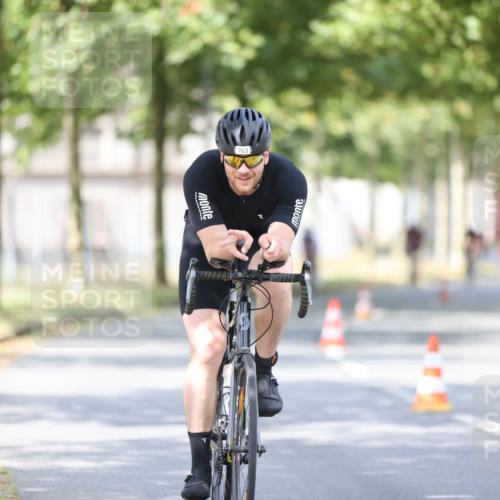 11.08.2024 - GEWOBA Citytriathlon Bremen H.Heesch http://msf.ph/oto/6776663 11.08.2024 11:44:49 Radfahren 763, 827, 833, 916, 956, 964 meine-sportfotos.de