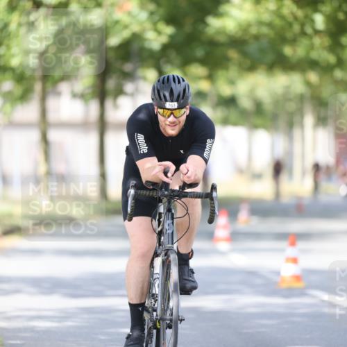 11.08.2024 - GEWOBA Citytriathlon Bremen H.Heesch http://msf.ph/oto/6776666 11.08.2024 11:44:49 Radfahren 763, 827, 833, 916, 956, 964 meine-sportfotos.de