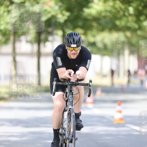11.08.2024 - GEWOBA Citytriathlon Bremen H.Heesch http://msf.ph/oto/6776669 11.08.2024 11:44:49 Radfahren 763, 827, 833, 916, 956, 964 meine-sportfotos.de