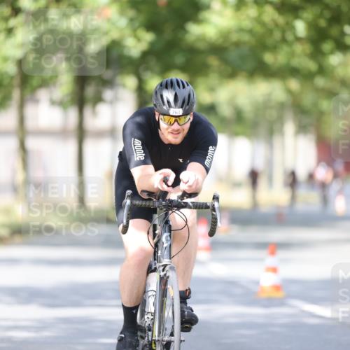 11.08.2024 - GEWOBA Citytriathlon Bremen H.Heesch http://msf.ph/oto/6776672 11.08.2024 11:44:49 Radfahren 763, 827, 833, 916, 956, 964 meine-sportfotos.de