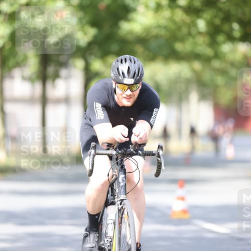 11.08.2024 - GEWOBA Citytriathlon Bremen H.Heesch http://msf.ph/oto/6776676 11.08.2024 11:44:49 Radfahren 763, 827, 833, 916, 956, 964 meine-sportfotos.de