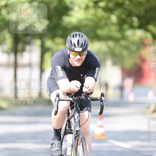 11.08.2024 - GEWOBA Citytriathlon Bremen H.Heesch http://msf.ph/oto/6776682 11.08.2024 11:44:49 Radfahren 763, 827, 833, 916, 956, 964 meine-sportfotos.de