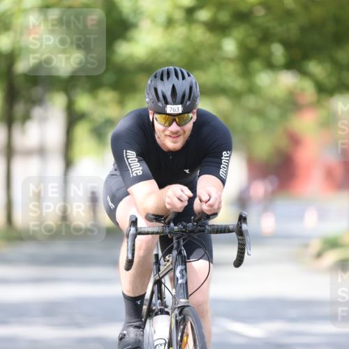 11.08.2024 - GEWOBA Citytriathlon Bremen H.Heesch http://msf.ph/oto/6776687 11.08.2024 11:44:49 Radfahren 763, 827, 833, 916, 956, 964 meine-sportfotos.de