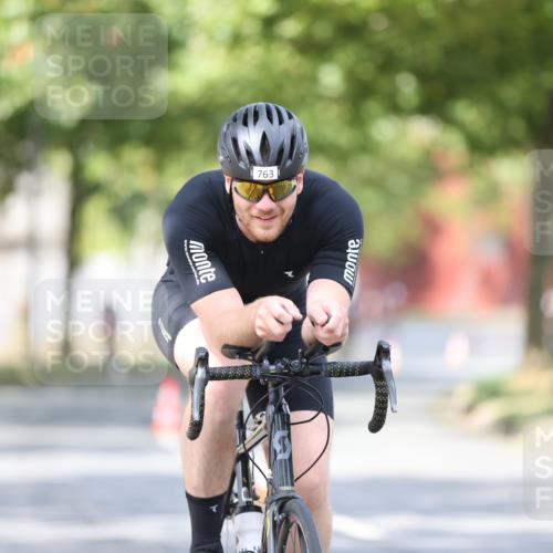 11.08.2024 - GEWOBA Citytriathlon Bremen H.Heesch http://msf.ph/oto/6776690 11.08.2024 11:44:49 Radfahren 763, 827, 833, 916, 956, 964 meine-sportfotos.de