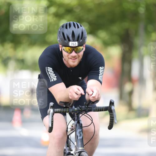 11.08.2024 - GEWOBA Citytriathlon Bremen H.Heesch http://msf.ph/oto/6776697 11.08.2024 11:44:49 Radfahren 763, 827, 833, 916, 956, 964 meine-sportfotos.de