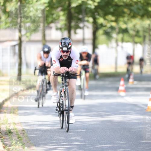 11.08.2024 - GEWOBA Citytriathlon Bremen H.Heesch http://msf.ph/oto/6776716 11.08.2024 11:44:55 Radfahren 763, 827, 833, 916, 927, 956, 964, 973, 996 meine-sportfotos.de