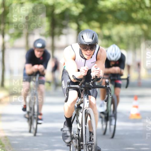11.08.2024 - GEWOBA Citytriathlon Bremen H.Heesch http://msf.ph/oto/6776769 11.08.2024 11:44:56 Radfahren 763, 827, 916, 927, 956, 964, 973, 996 meine-sportfotos.de