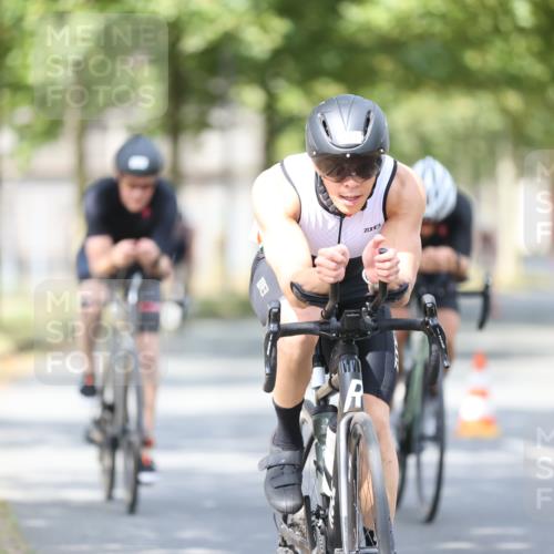 11.08.2024 - GEWOBA Citytriathlon Bremen H.Heesch http://msf.ph/oto/6776773 11.08.2024 11:44:56 Radfahren 763, 827, 916, 927, 956, 964, 973, 996 meine-sportfotos.de
