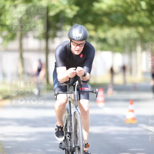 11.08.2024 - GEWOBA Citytriathlon Bremen H.Heesch http://msf.ph/oto/6776776 11.08.2024 11:44:57 Radfahren 763, 827, 916, 927, 956, 964, 973, 996 meine-sportfotos.de