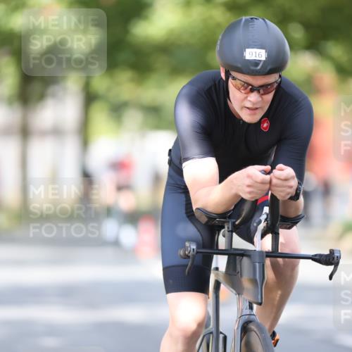 11.08.2024 - GEWOBA Citytriathlon Bremen H.Heesch http://msf.ph/oto/6776800 11.08.2024 11:44:57 Radfahren 763, 827, 916, 927, 956, 964, 973, 996 meine-sportfotos.de