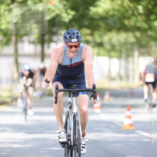 11.08.2024 - GEWOBA Citytriathlon Bremen H.Heesch http://msf.ph/oto/6776849 11.08.2024 11:45:01 Radfahren 827, 916, 927, 956, 964, 973, 996, 1030 meine-sportfotos.de