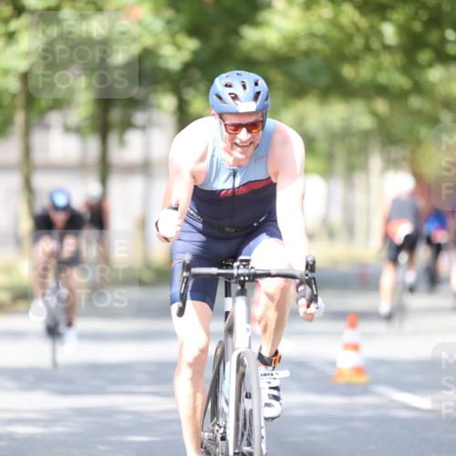 11.08.2024 - GEWOBA Citytriathlon Bremen H.Heesch http://msf.ph/oto/6776855 11.08.2024 11:45:01 Radfahren 827, 916, 927, 956, 964, 973, 996, 1030 meine-sportfotos.de