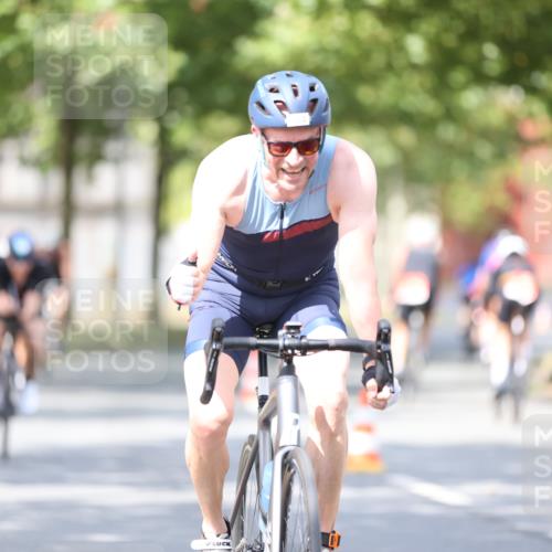 11.08.2024 - GEWOBA Citytriathlon Bremen H.Heesch http://msf.ph/oto/6776863 11.08.2024 11:45:01 Radfahren 827, 916, 927, 956, 964, 973, 996, 1030 meine-sportfotos.de