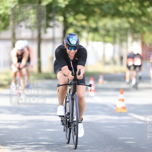 11.08.2024 - GEWOBA Citytriathlon Bremen H.Heesch http://msf.ph/oto/6776900 11.08.2024 11:45:03 Radfahren 827, 916, 927, 956, 964, 973, 996, 1030 meine-sportfotos.de