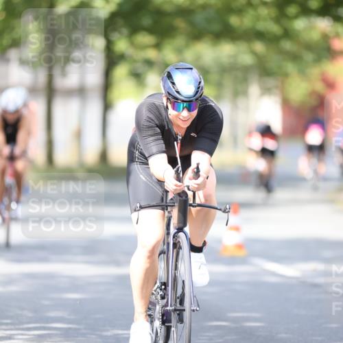 11.08.2024 - GEWOBA Citytriathlon Bremen H.Heesch http://msf.ph/oto/6776918 11.08.2024 11:45:03 Radfahren 827, 916, 927, 956, 964, 973, 996, 1030 meine-sportfotos.de