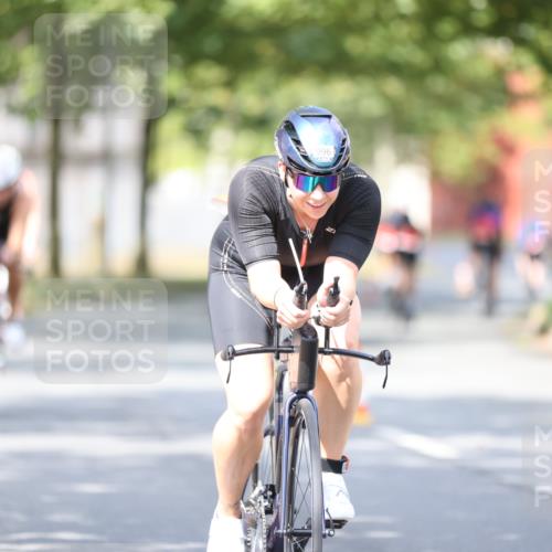 11.08.2024 - GEWOBA Citytriathlon Bremen H.Heesch http://msf.ph/oto/6776924 11.08.2024 11:45:03 Radfahren 827, 916, 927, 956, 964, 973, 996, 1030 meine-sportfotos.de