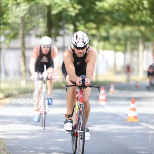 11.08.2024 - GEWOBA Citytriathlon Bremen H.Heesch http://msf.ph/oto/6776941 11.08.2024 11:45:04 Radfahren 819, 827, 916, 927, 956, 964, 973, 996, 1030 meine-sportfotos.de