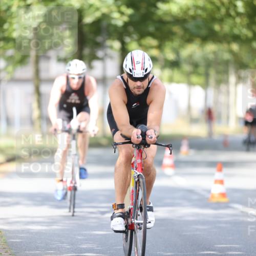 11.08.2024 - GEWOBA Citytriathlon Bremen H.Heesch http://msf.ph/oto/6776943 11.08.2024 11:45:04 Radfahren 819, 827, 916, 927, 956, 964, 973, 996, 1030 meine-sportfotos.de