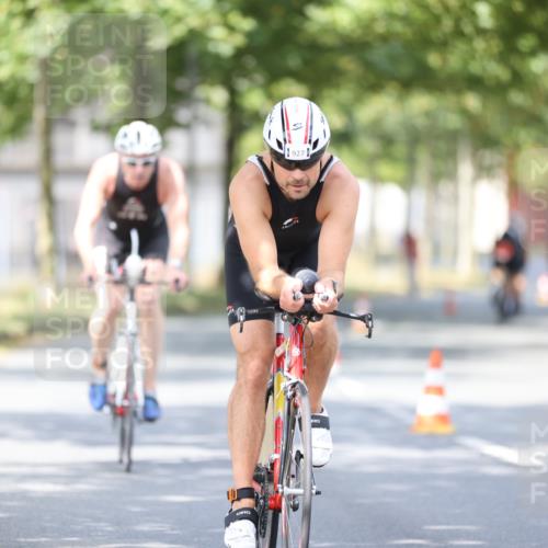 11.08.2024 - GEWOBA Citytriathlon Bremen H.Heesch http://msf.ph/oto/6776949 11.08.2024 11:45:05 Radfahren 819, 827, 916, 927, 956, 964, 973, 996, 1030 meine-sportfotos.de