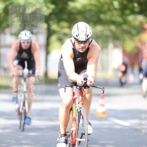 11.08.2024 - GEWOBA Citytriathlon Bremen H.Heesch http://msf.ph/oto/6776957 11.08.2024 11:45:05 Radfahren 819, 827, 916, 927, 956, 964, 973, 996, 1030 meine-sportfotos.de