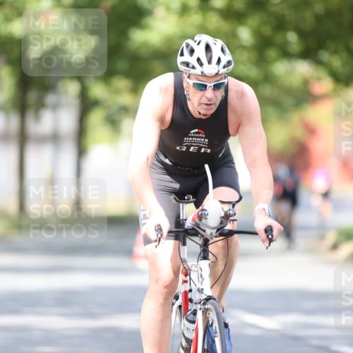 11.08.2024 - GEWOBA Citytriathlon Bremen H.Heesch http://msf.ph/oto/6776982 11.08.2024 11:45:06 Radfahren 819, 827, 916, 927, 956, 964, 973, 974, 996, 1030 meine-sportfotos.de