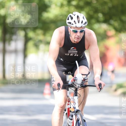 11.08.2024 - GEWOBA Citytriathlon Bremen H.Heesch http://msf.ph/oto/6776984 11.08.2024 11:45:06 Radfahren 819, 827, 916, 927, 956, 964, 973, 974, 996, 1030 meine-sportfotos.de