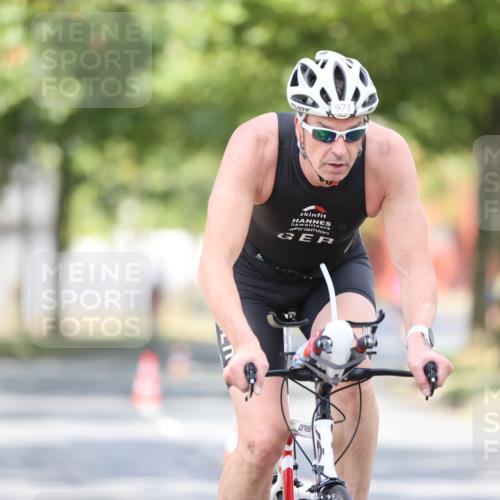 11.08.2024 - GEWOBA Citytriathlon Bremen H.Heesch http://msf.ph/oto/6776990 11.08.2024 11:45:06 Radfahren 819, 827, 916, 927, 956, 964, 973, 974, 996, 1030 meine-sportfotos.de