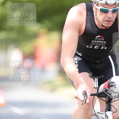 11.08.2024 - GEWOBA Citytriathlon Bremen H.Heesch http://msf.ph/oto/6777009 11.08.2024 11:45:06 Radfahren 819, 827, 916, 927, 956, 964, 973, 974, 996, 1030 meine-sportfotos.de