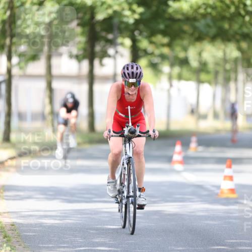 11.08.2024 - GEWOBA Citytriathlon Bremen H.Heesch http://msf.ph/oto/6777018 11.08.2024 11:45:13 Radfahren 819, 827, 927, 973, 974, 996, 1030 meine-sportfotos.de