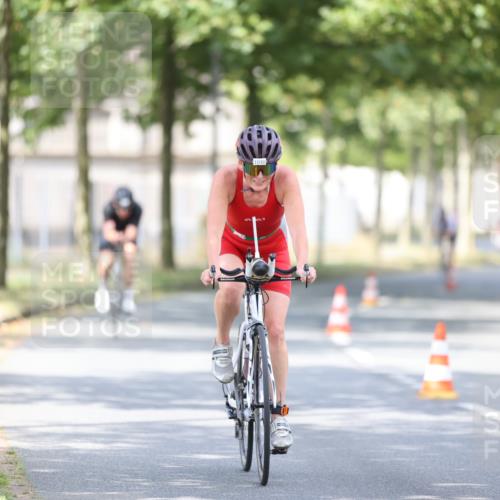 11.08.2024 - GEWOBA Citytriathlon Bremen H.Heesch http://msf.ph/oto/6777024 11.08.2024 11:45:13 Radfahren 819, 827, 927, 973, 974, 996, 1030 meine-sportfotos.de