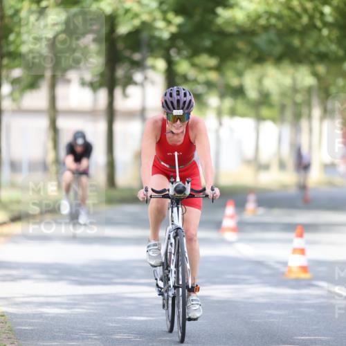 11.08.2024 - GEWOBA Citytriathlon Bremen H.Heesch http://msf.ph/oto/6777026 11.08.2024 11:45:13 Radfahren 819, 827, 927, 973, 974, 996, 1030 meine-sportfotos.de