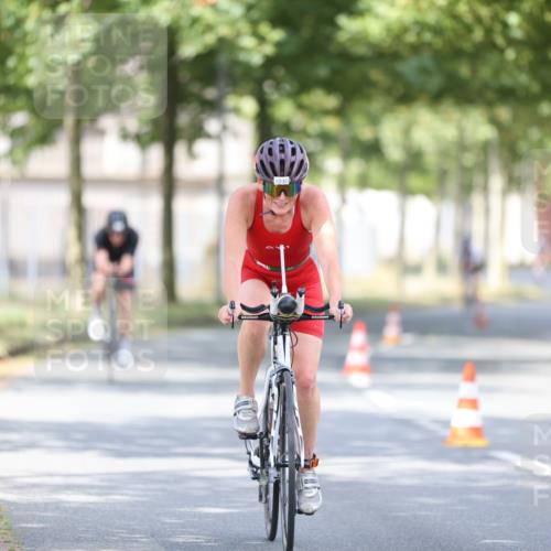 11.08.2024 - GEWOBA Citytriathlon Bremen H.Heesch http://msf.ph/oto/6777029 11.08.2024 11:45:13 Radfahren 819, 827, 927, 973, 974, 996, 1030 meine-sportfotos.de