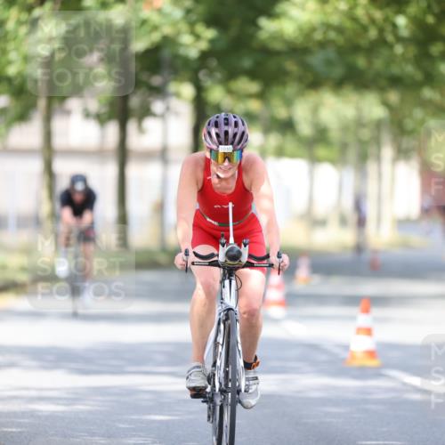 11.08.2024 - GEWOBA Citytriathlon Bremen H.Heesch http://msf.ph/oto/6777035 11.08.2024 11:45:13 Radfahren 819, 827, 927, 973, 974, 996, 1030 meine-sportfotos.de