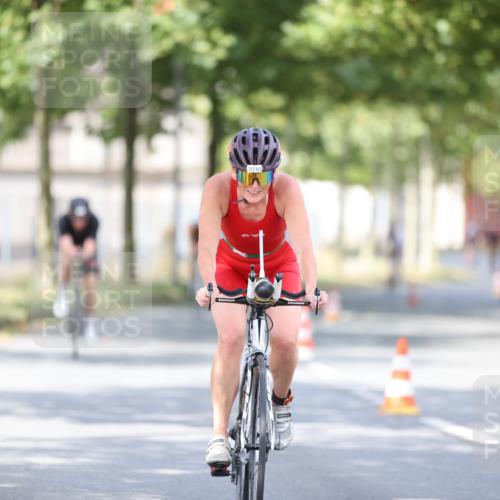 11.08.2024 - GEWOBA Citytriathlon Bremen H.Heesch http://msf.ph/oto/6777037 11.08.2024 11:45:13 Radfahren 819, 827, 927, 973, 974, 996, 1030 meine-sportfotos.de
